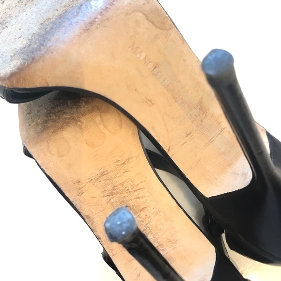 Manolo Blahnik Ningia Studded Leather Sandals - Picture 8 of 8